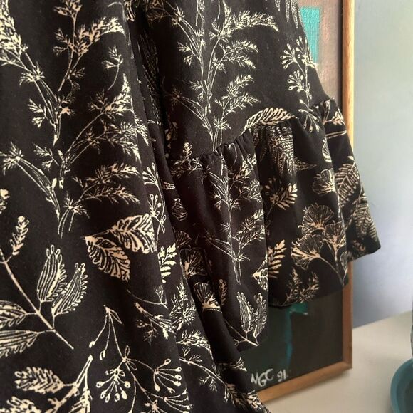 2 Dye 4 Chic Long Sleeve Black and Gold Floral Dress - Picture 14 of 16